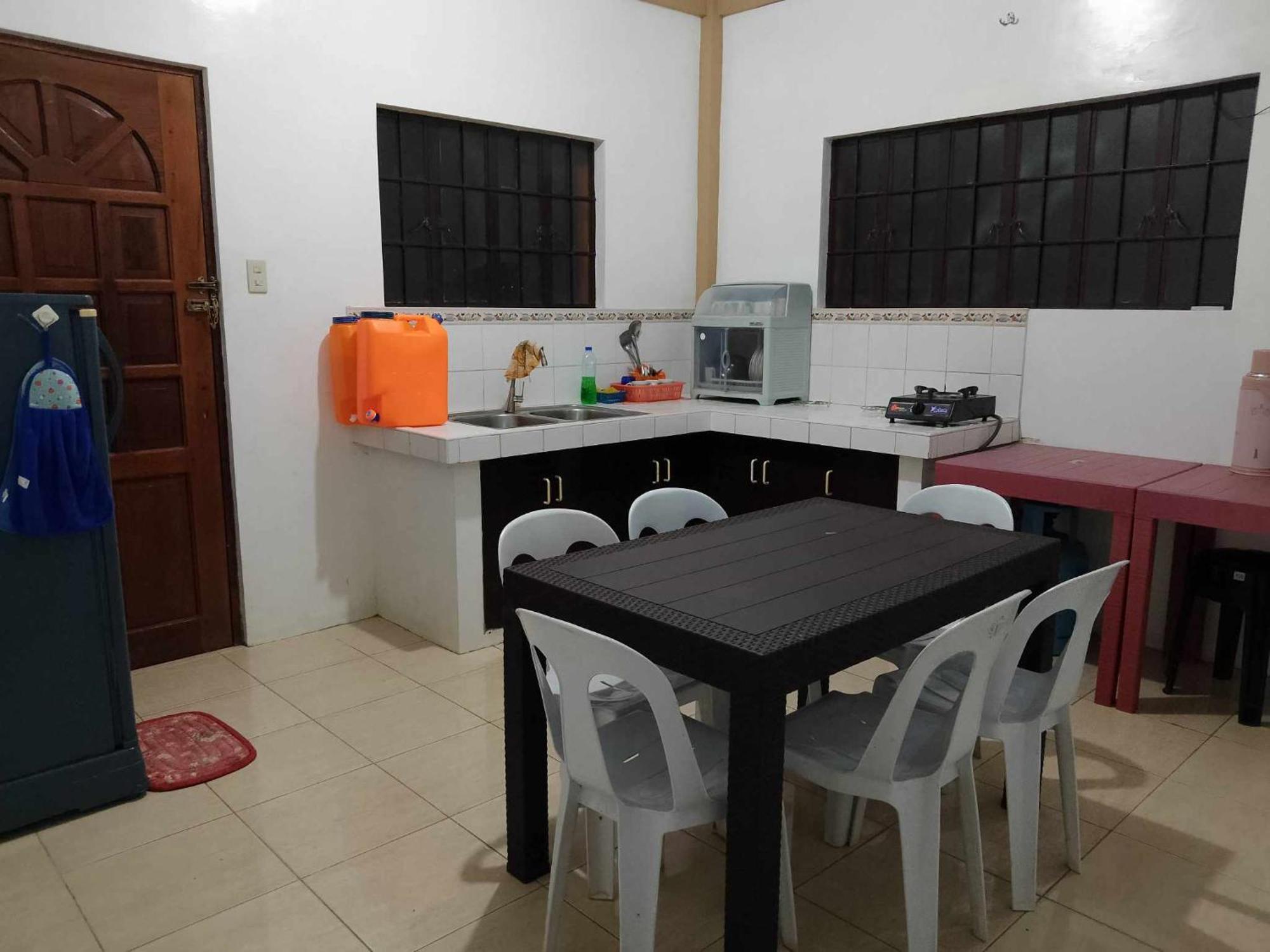 Apartament Estrelle Orange House - Backpackers Hub Puerto Princesa Zewnętrze zdjęcie