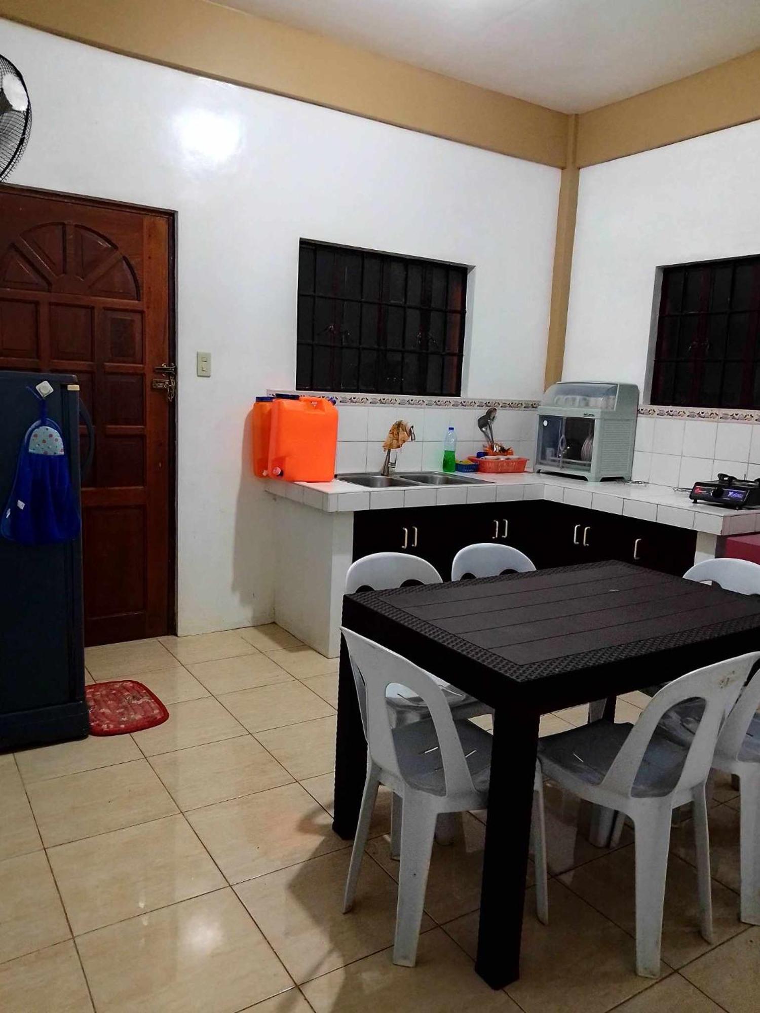 Apartament Estrelle Orange House - Backpackers Hub Puerto Princesa Zewnętrze zdjęcie